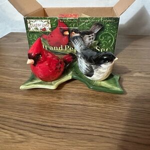 Cardinal salt and pepper shakers